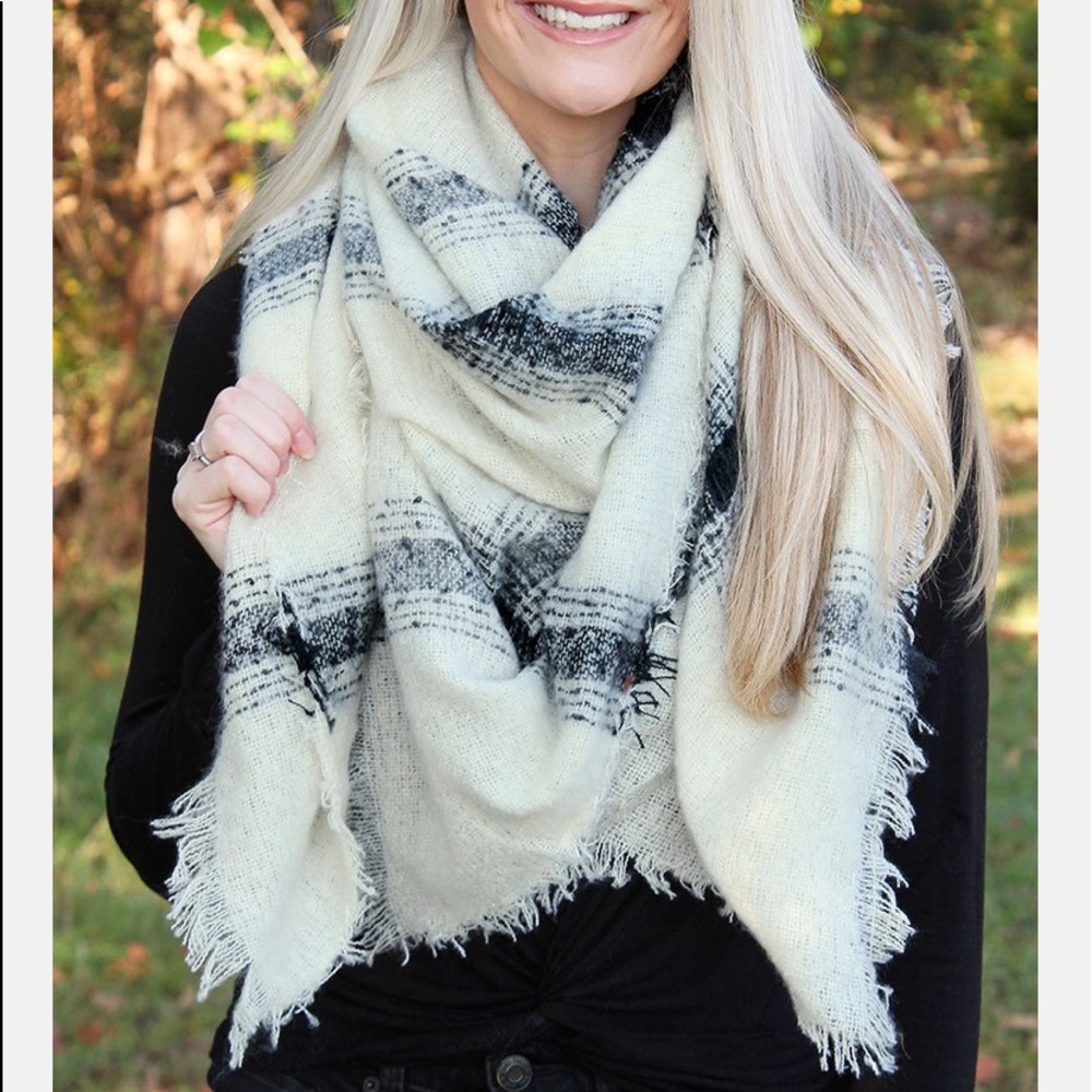 Vista Vermont Ivory Blanket Scarf 🧣